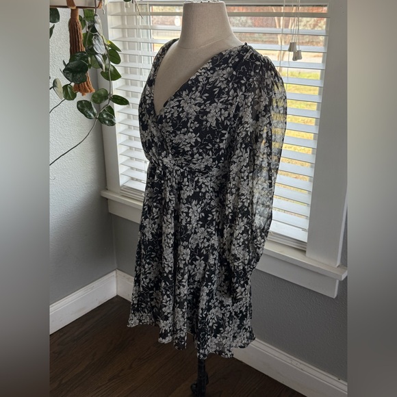 Zara Mini Dress Size Medium Black & White - Picture 3 of 6